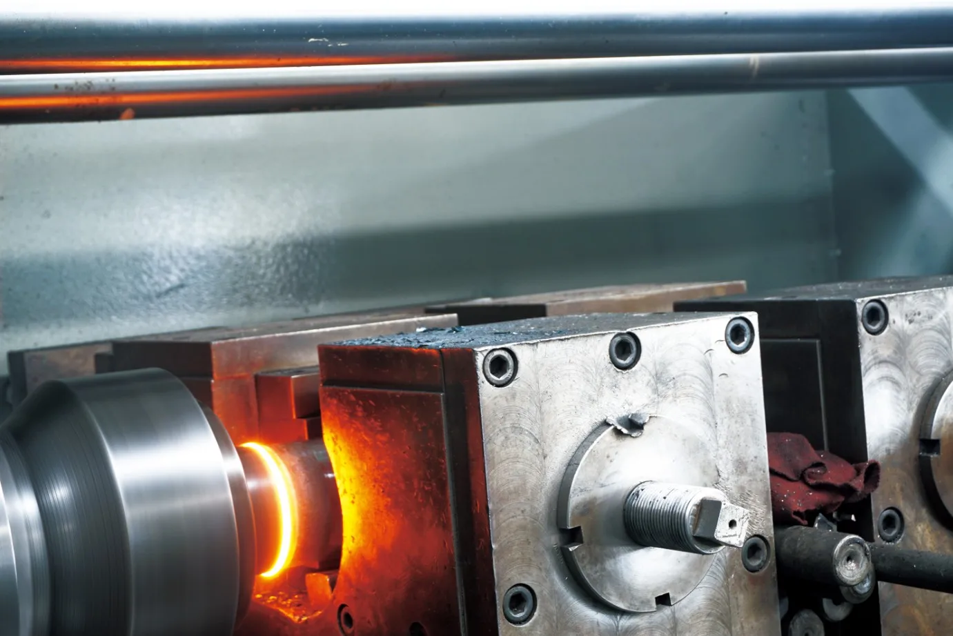 एचसीआईसी हाइड्रोलिक सिलेंडर: 4कोर प्रकार और कस्टम समाधान